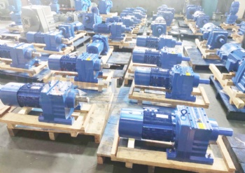 R series helical gear reducer